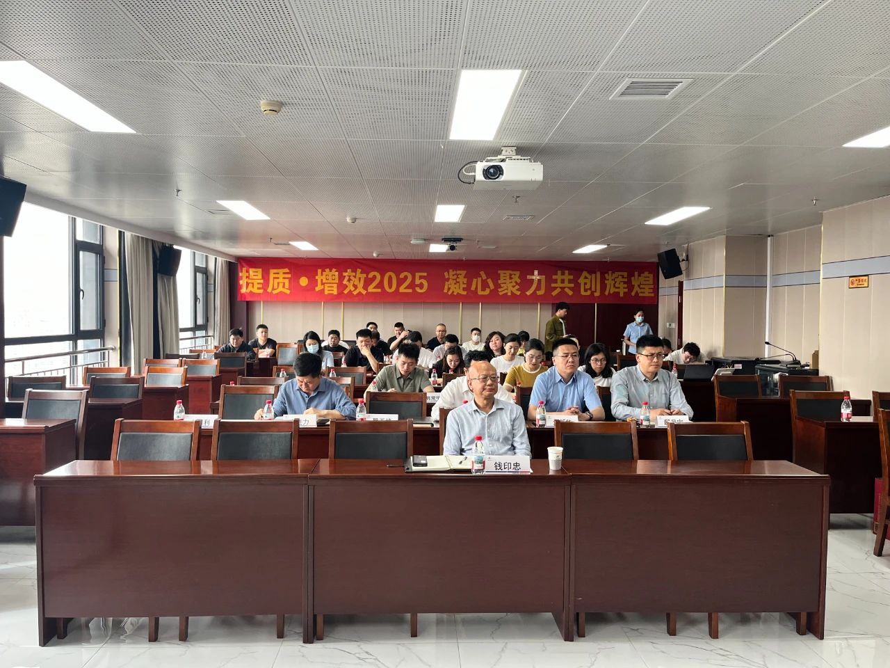 C:\Users\Administrator\Desktop\2.jpg C:\Users\Administrator\Desktop\2.jpg