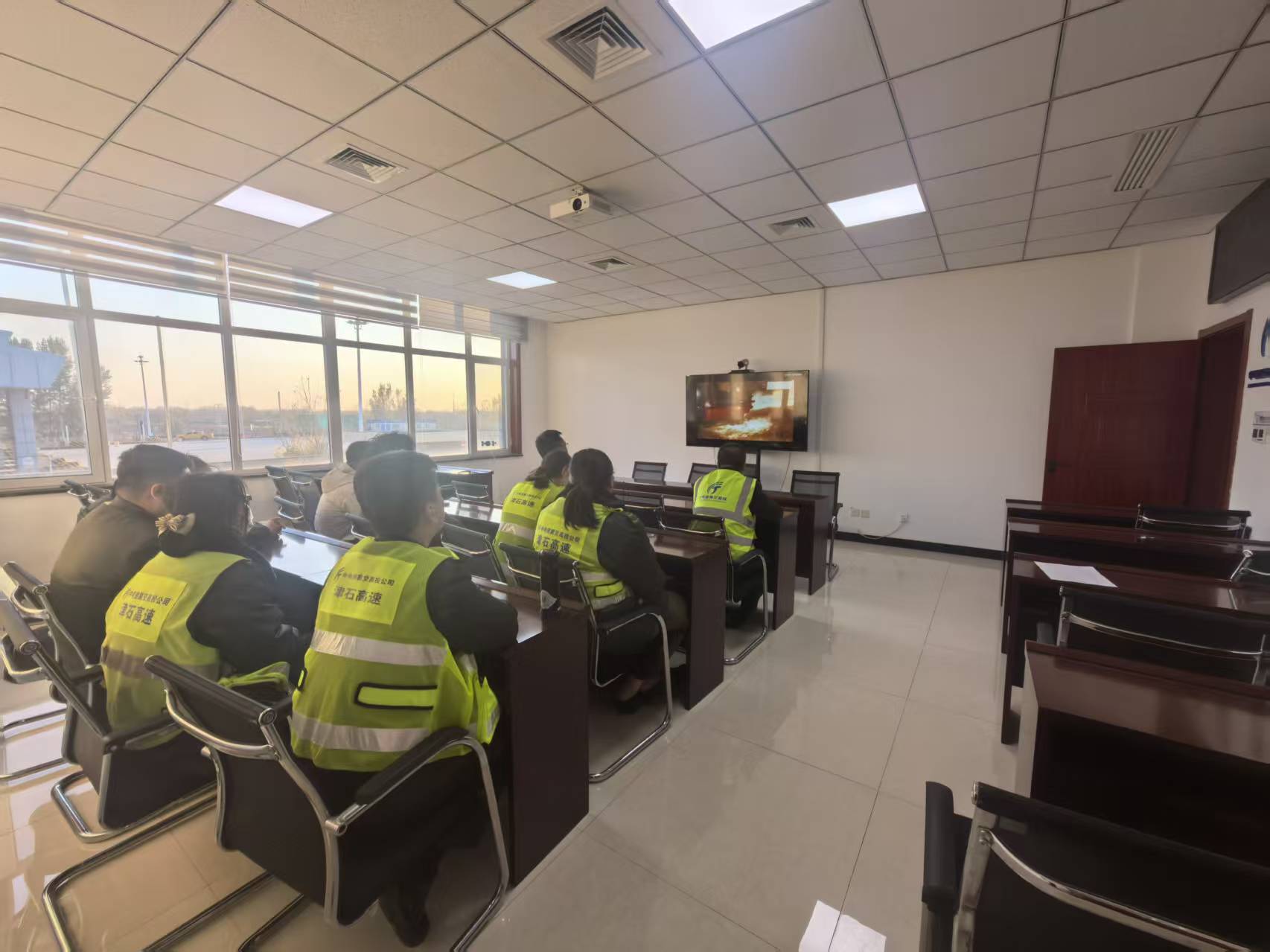 警示教育片.jpg 警示教育片.jpg